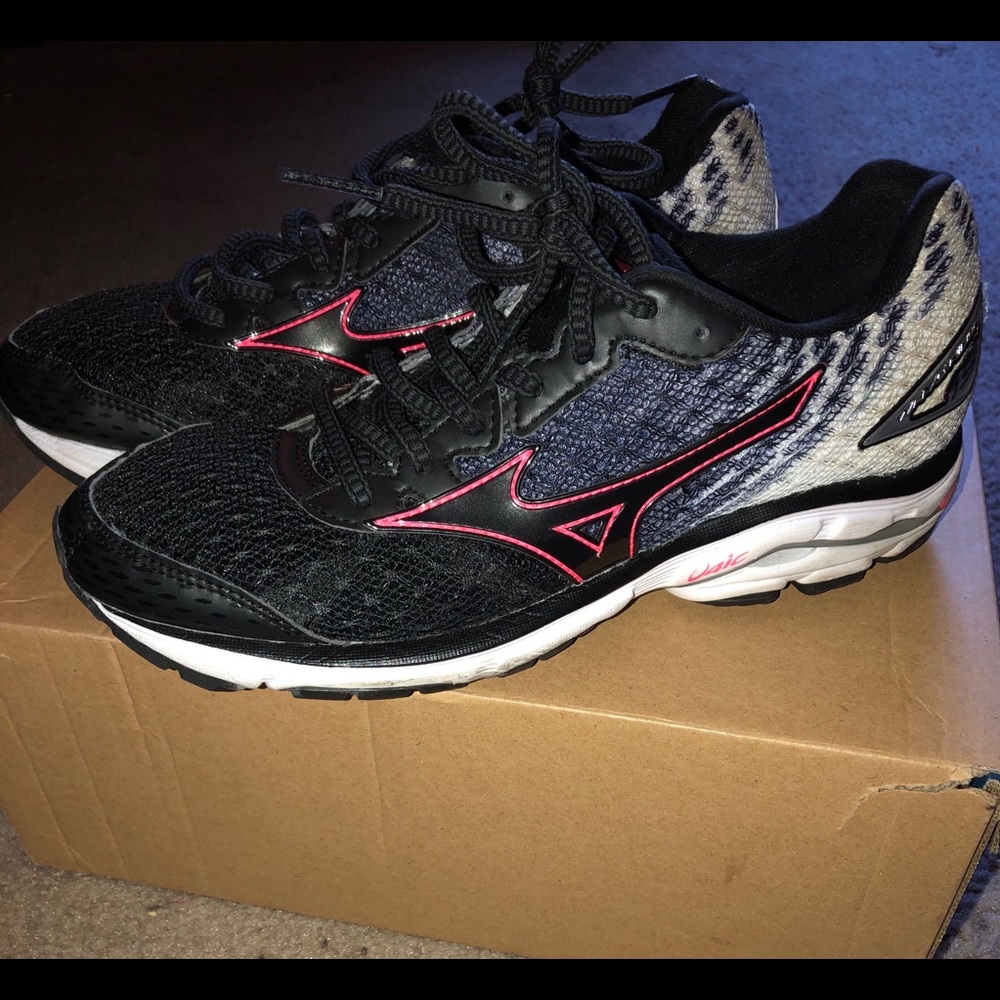 Mizunos size 7.5